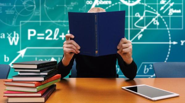 profesorii pot cere echipamente pentru cursurile online