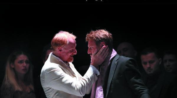 touching prima expozitie de fotografie de teatru vernisata in spatiu virtual 3d