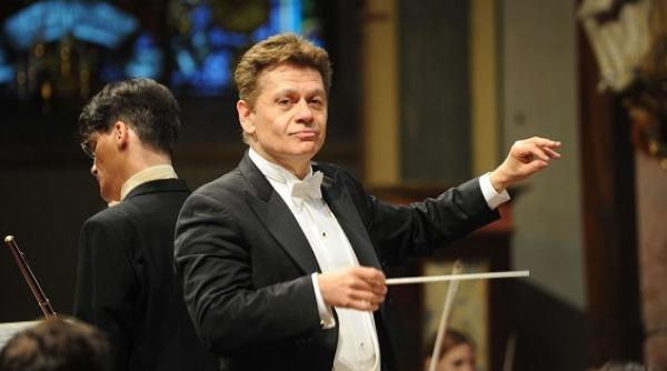dirijorul christian badea si violonistul liviu prunaru in stagiunea online a filarmonicii george enescu