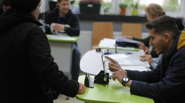 furnizorul tabletelor pentru prezidentialele din 2019 contractat de casa de pensii cu o zi inaintea prelungirii starii de urgenta