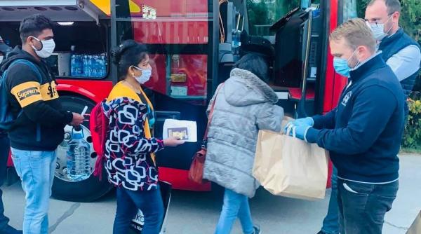 33 de muncitori din sri lanka alungati din botosani au ajuns la fabrica delonghi din jucu