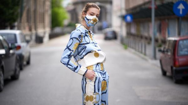 dermatologii recomanda femeilor sa nu se mai machieze in perioada cand poarta masca