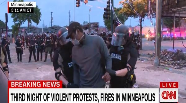 video jurnalisti cnn arestati in timp ce transmiteau in direct din mijlocul protestelor din minneapolis