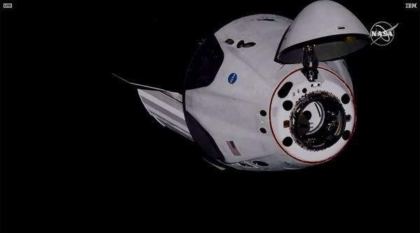 astronautii americani de la bordul navetei crew dragon au ajuns la statia spatiala internationala