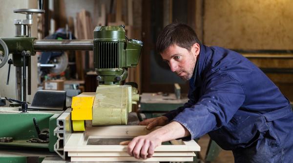 cum ia firma banii pentru tineri si varstnici