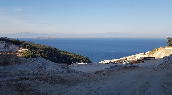la plaja cu masina personala in grecia