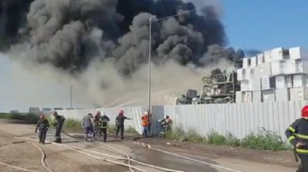 mesaj ro alert incendiu puternic la un depozit de frigidere si acumulatori din buzau