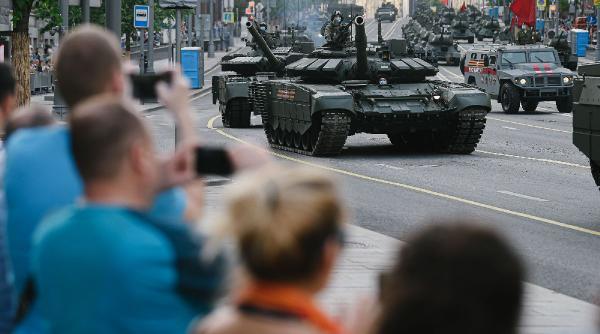 parada cu 13 mii de militari pentru ziua victoriei la moscova