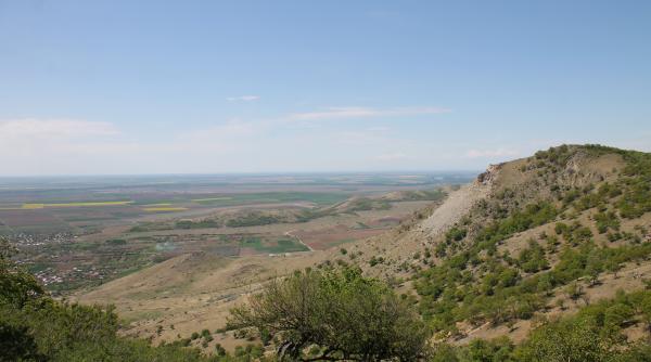 a inceput procedura de omologare a celor 27 de trasee turistice din cei mai vechi munti din romani