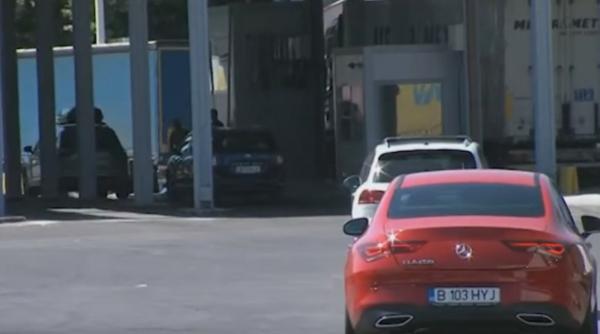 coada de 5 kilometri la singura intrare in grecia sute de romani asteapta in masini intrarea in vama kulata promachonas