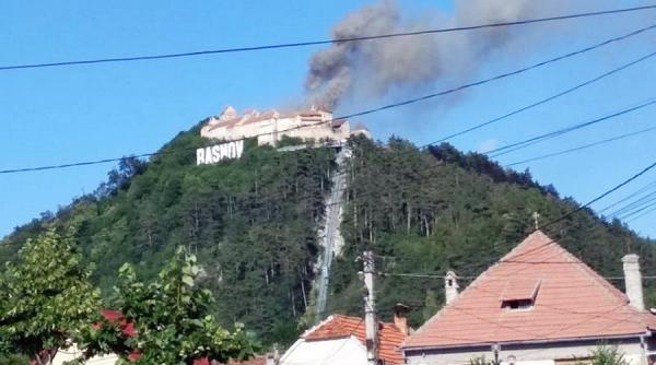 incendiu la cetatea rasnov vizitatorii au fost evacuati