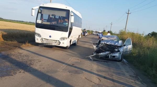 accident in ialomita un autocar cu pasageri a fost lovit de un autoturism un tanar de 20 de ani a murit