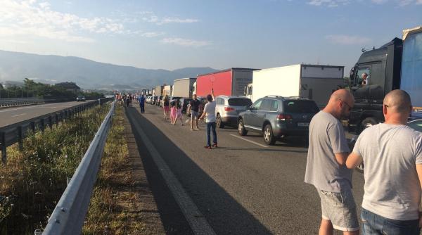 mae coloana de masini la punctul de frontiera dintre bulgaria si grecia de trei kilometri