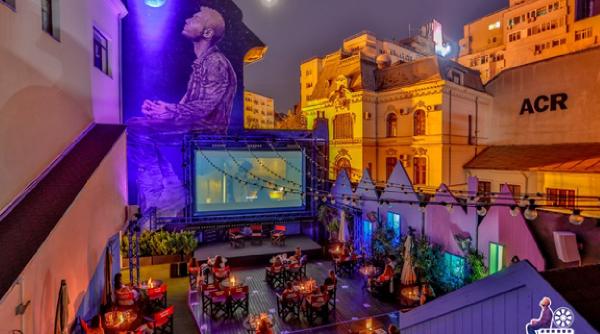 s a deschis gradina cu filme cinema more film romanesc documentare despre mari coregrafi muzicieni sau creatori de moda concerte teatru spectacolede improvizatie si dezbateri intr un program special in aer liber