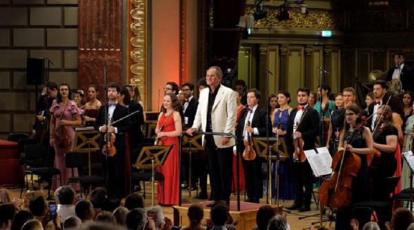 vara magica incepe la bucuresti in aer liber in curtea ateneului roman pe 15 iulie