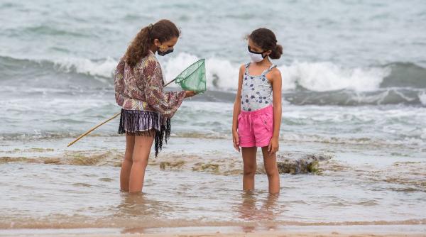 avertismentul specialistilor pentru vacanta la mare cum se poarta corect o masca de protectie