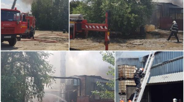 incendiu la un depozit de ulei din capitala flacarile s au extins la 4 masini din apropiere