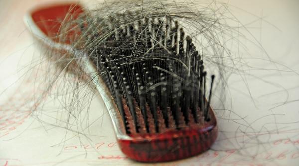 3 solutii naturale impotriva albirii parului