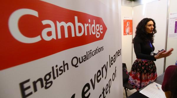 in ciuda pandemiei tinerii romani vor sa invete afara