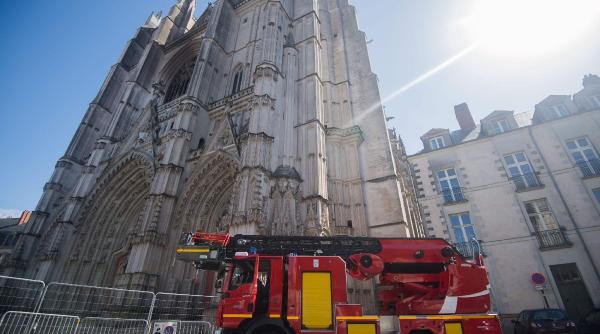 dupa incendiu catedrala din nantes va sta cel putin trei ani in santier
