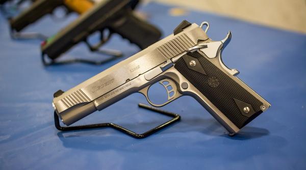 cluj napoca amenintare cu pistolul in trafic intre doi soferi