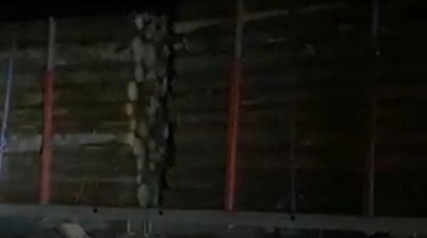 video camioane supraincarcate cu lemne descoperite de un activist in doua parcari din dornesti