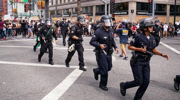 protestele fata de actiunile brutale ale agentilor federali din portland continua