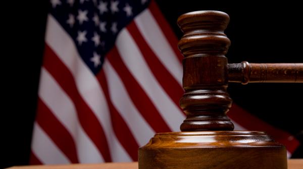 secretarul american al justitiei acuzat de incalcarea normelor democratice pentru a l ajuta pe trump