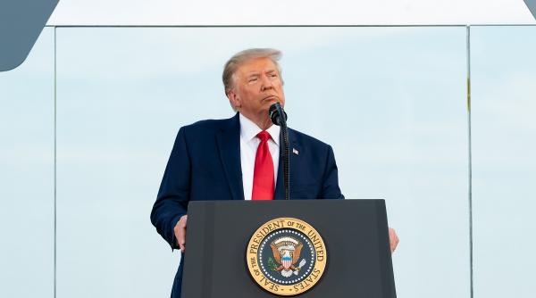 donald trump ii acuza pe democrati ca imping tara spre socialism