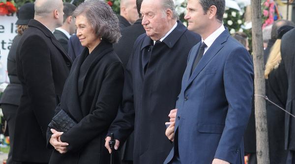 juan carlos pleaca in exil ca sa salveze monarhia