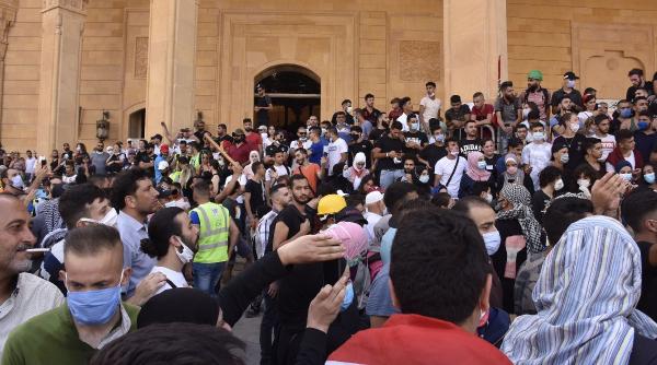 revolta din beirut 728 raniti ministerul de externe eliberat de armata