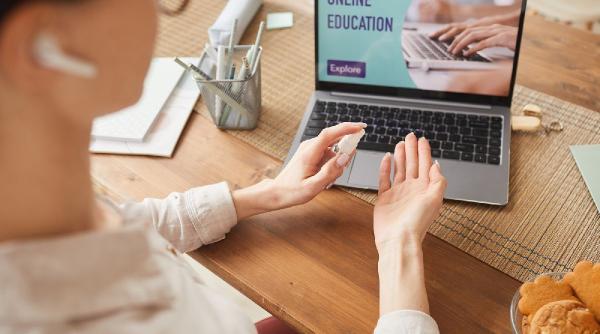 digitalizarea educatiei si catedra de acasa