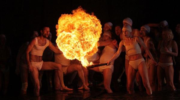 teatrul national radu stanca sibiu revine pe scena in data de 27 august 2020 primele opt reprezentatii vor avea loc in aer liber la fabrica de cultura