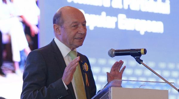 basescu isi vrea pdl ul inapoi blaga nu se poate pentru ca pnl este continuatorul partidului portocaliu