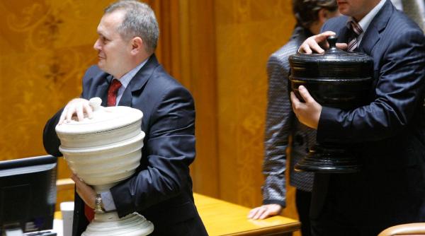 premiera motiunea de cenzura insotita de un milion de semnaturi