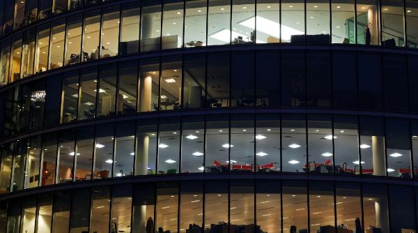 pandemia a golit birourile cu viteza de un spatiu pe zi