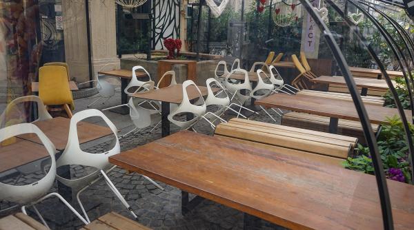 se dezbate redeschiderea restaurantelor