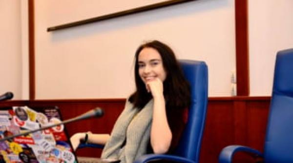 o absolventa de 10 la bac a refuzat banii de la guvern orban tine ti banii ca eu nu am nevoie de ei