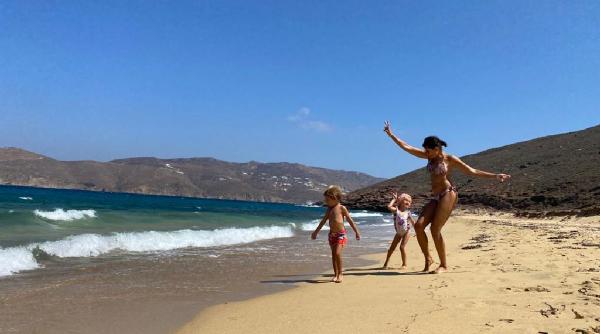 alina puscas s a bucurat de trei vacante de vis in pauzele de la filmarile pentru te cunosc de undeva