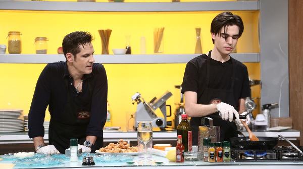 stefan banica si fiul lui loredana speak si stefania alex abagiu ristei nico si adriana trandafir vin in sezonul 8 chefi la cutite