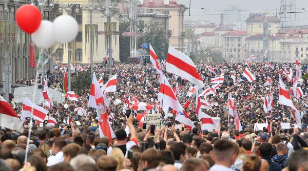protestele din belarus continua zeci de persoane au fost arestate