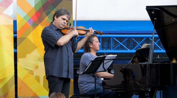 gabriel croitoru si vioara lui enescu revin cu o avanpremiera in aer liber a turneului national din toamna