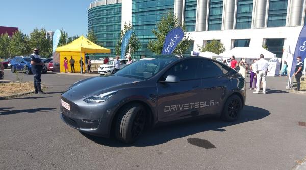 masina pe comanda cu cat se vinde o tesla y