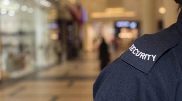 multi pazesc putini muncesc veste buna pentru hoti 2 000 de posturi de paznic neocupate