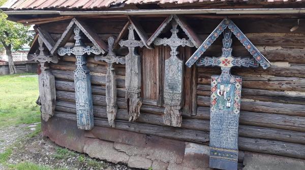 crucile din sapanta de la bucata de lemn la povestea unui om