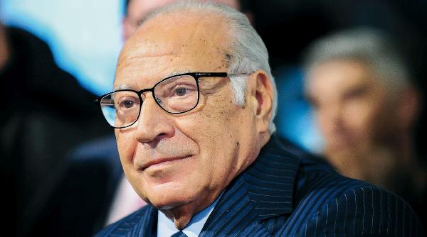 dan voiculescu redevine student la 74 de ani va studia asistenta sociala in cadrul facultatii de teologie