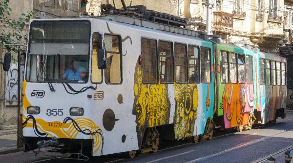 tramvaie cu graffiti de ziua bucurestiului