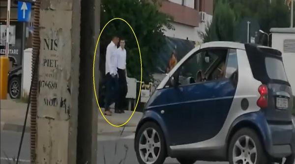 parlamentarul nicusor dan filmat in timp ce se intanea cu un dezvoltator imobiliar caruia i a blocat un proiect in sudul capitalei