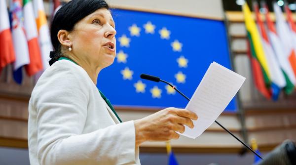 orban ataca la baioneta comisia europeana