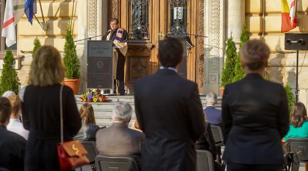 universitatile si au deschis portile online